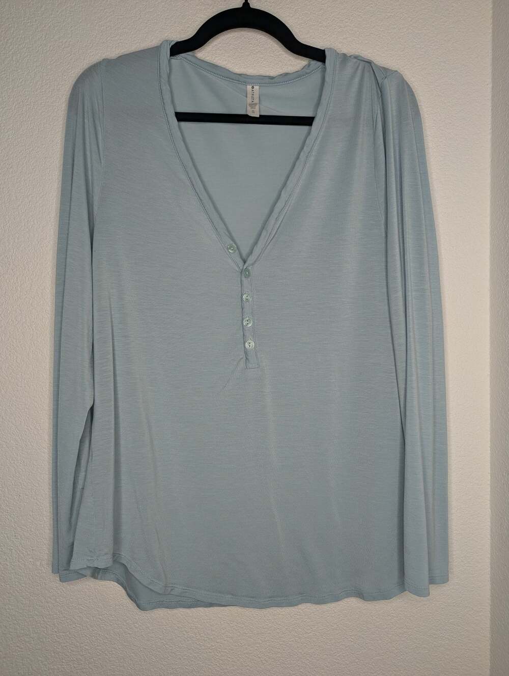 Athleta Women Uptempo Long Sleeved Henley Top XL 1/4 Button Soft Blue Athleisure